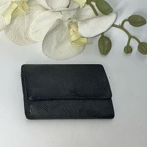 AUTHENTIC Louis Vuitton Black Taiga 6 Key Wallet